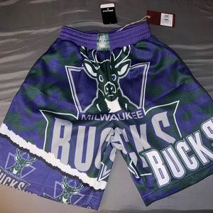 Mitchell and Ness Milwaukee bucks classic shorts